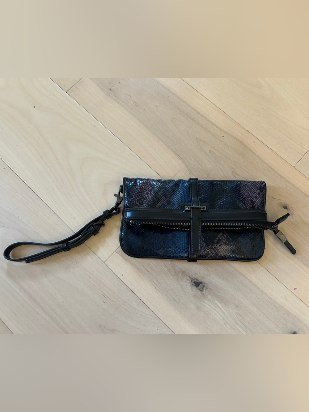 Simply Vera Wang Clutch Wristlet Detachable Strap Multicolor Snakeskin Pattern